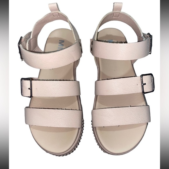 Mia girl sandals size 1 - Picture 2 of 4